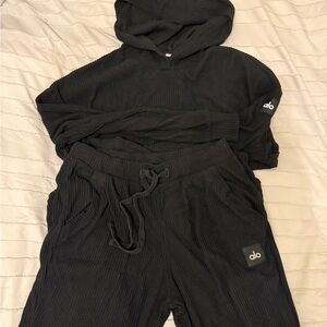ALO Yoga Muse Set Black Sweatpants & Hoodie Medium